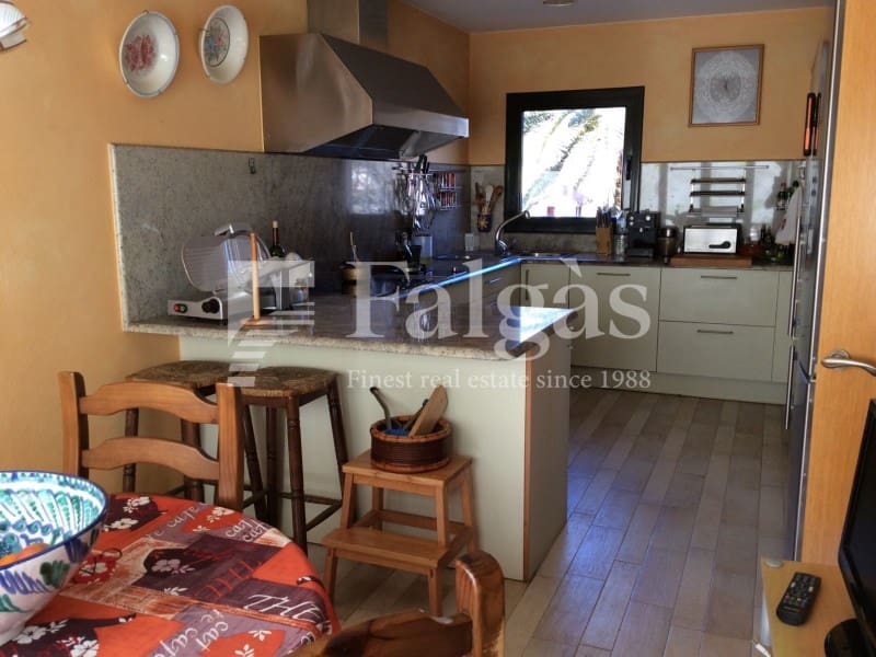 Chalet de 4 habitaciones en Empuriabrava en venta con piscina garaje - 820.000 € (Ref: 9375313)