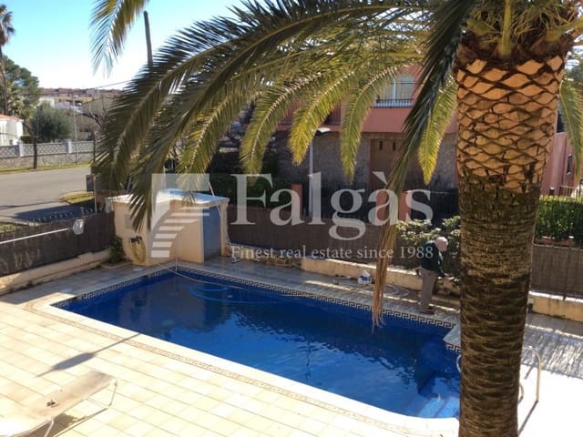 4 soveværelse Villa til salg i Empuriabrava, Castelló d'Empúries med swimmingpool garage - € 820.000 (Ref: 9375313)