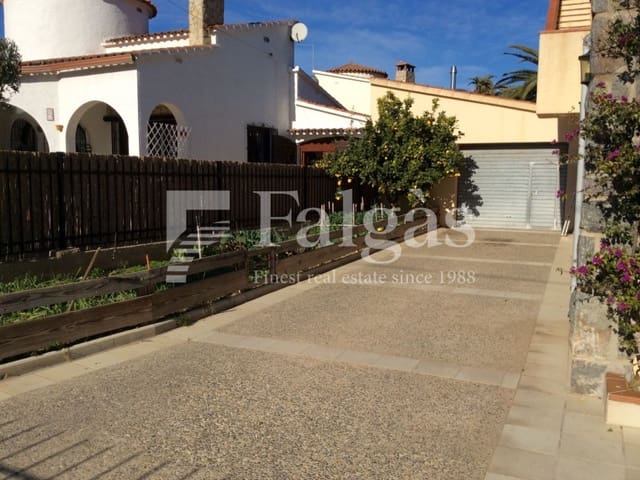 4 soveværelse Villa til salg i Empuriabrava, Castelló d'Empúries med swimmingpool garage - € 820.000 (Ref: 9375313)