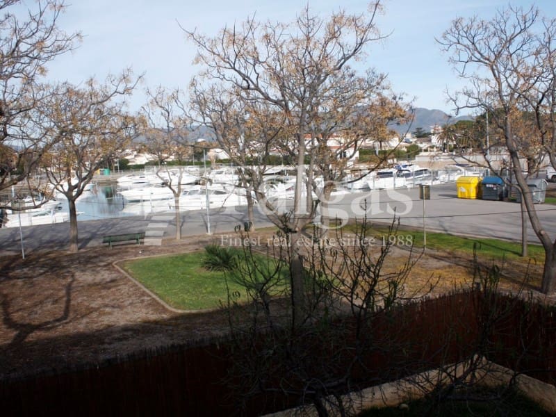 Chalet de 4 habitaciones en Empuriabrava en venta con piscina garaje - 820.000 € (Ref: 9375313)