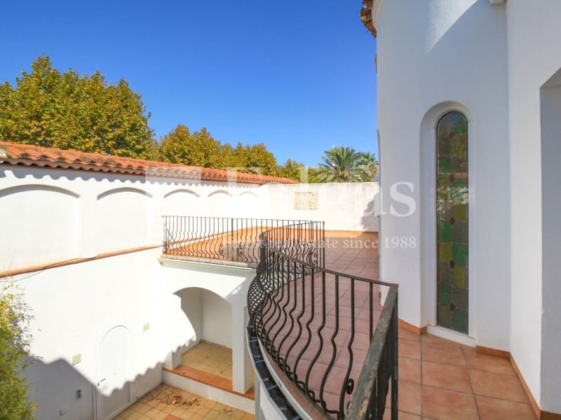3 bedroom Villa for sale in Empuriabrava with garage - € 1,175,000 (Ref: 9431056)