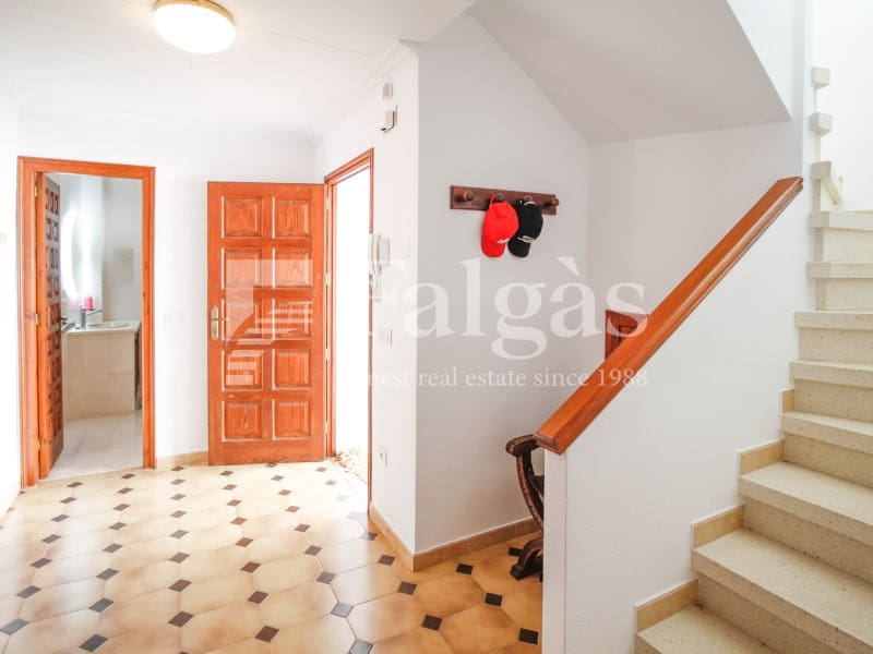 3 bedroom Villa for sale in Empuriabrava with garage - € 1,175,000 (Ref: 9431056)