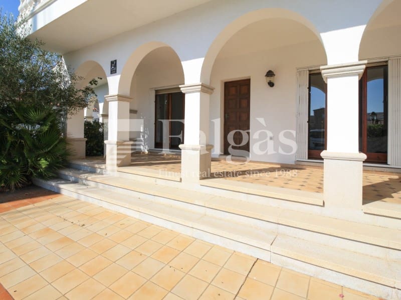 3 bedroom Villa for sale in Empuriabrava with garage - € 1,175,000 (Ref: 9431056)