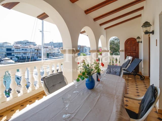 3 bedroom Villa for sale in Empuriabrava, Castelló d'Empúries with garage - € 1,175,000 (Ref: 9431056)