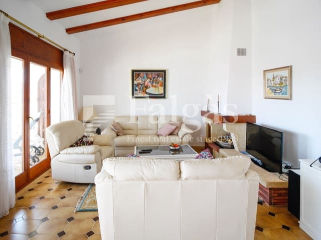 3 bedroom Villa for sale in Empuriabrava, Castelló d'Empúries with garage - € 1,175,000 (Ref: 9431056)