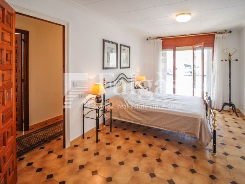 3 bedroom Villa for sale in Empuriabrava with garage - € 1,175,000 (Ref: 9431056)