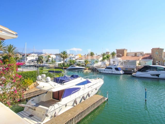 3 bedroom Villa for sale in Empuriabrava, Castelló d'Empúries with garage - € 1,175,000 (Ref: 9431056)