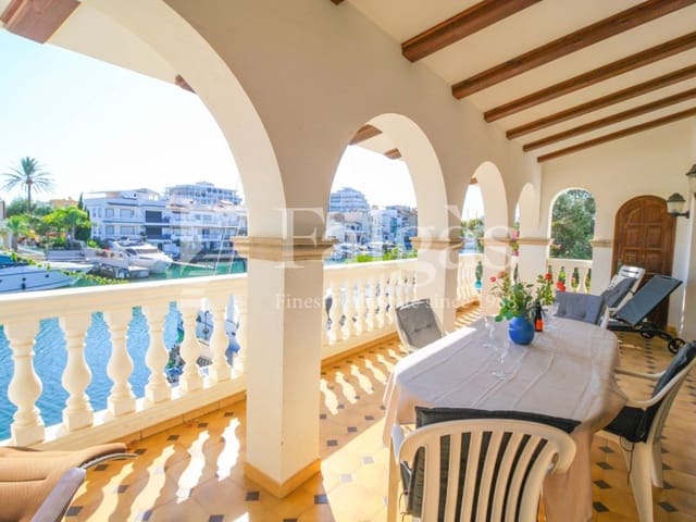 3 bedroom Villa for sale in Empuriabrava, Castelló d'Empúries with garage - € 1,175,000 (Ref: 9431056)