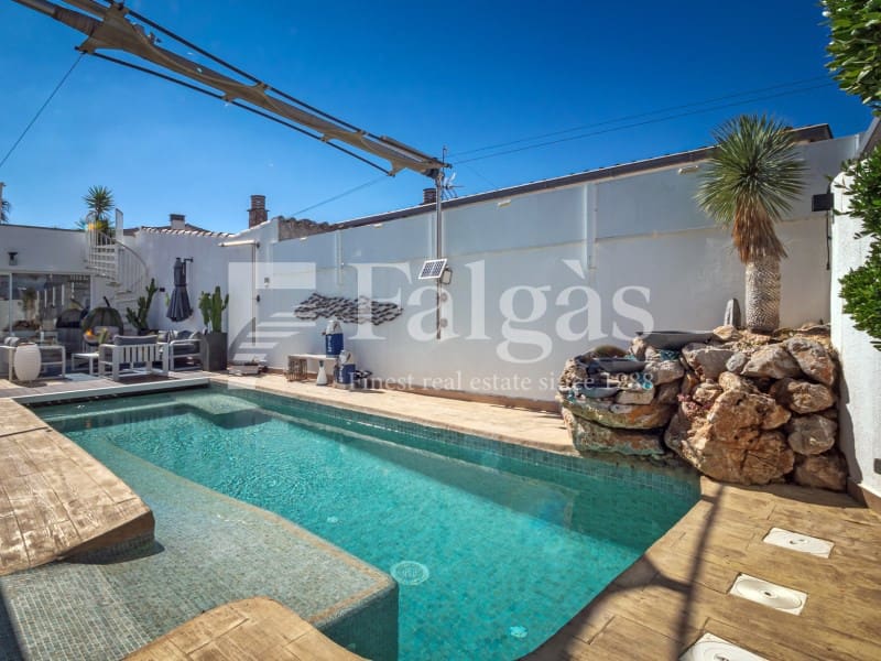 5 bedroom Villa for sale in Empuriabrava with pool garage - € 1,090,000 (Ref: 9437791)
