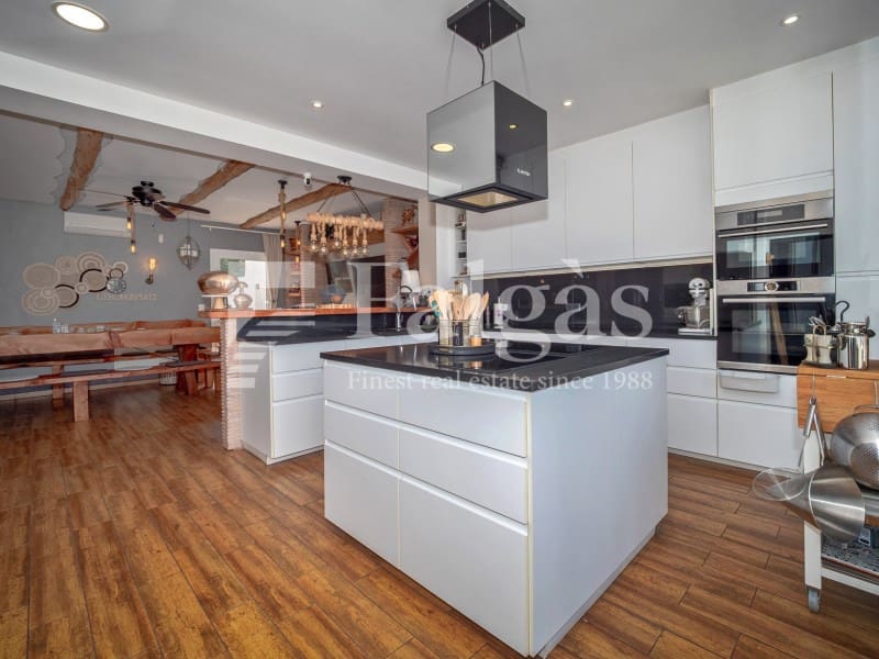 5 bedroom Villa for sale in Empuriabrava with pool garage - € 1,090,000 (Ref: 9437791)