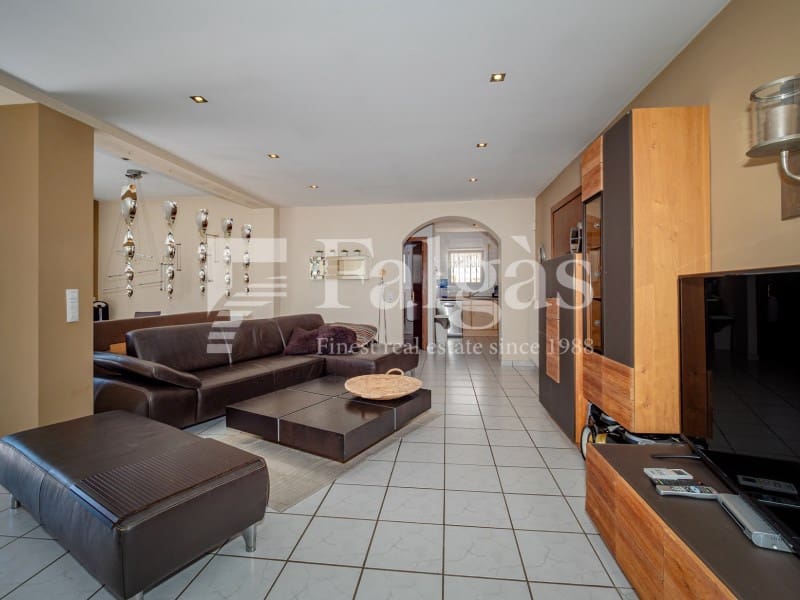 5 bedroom Villa for sale in Empuriabrava with pool garage - € 1,090,000 (Ref: 9437791)