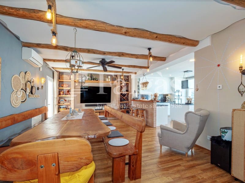 5 bedroom Villa for sale in Empuriabrava with pool garage - € 1,090,000 (Ref: 9437791)