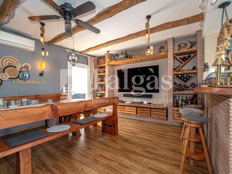 5 bedroom Villa for sale in Empuriabrava with pool garage - € 1,090,000 (Ref: 9437791)