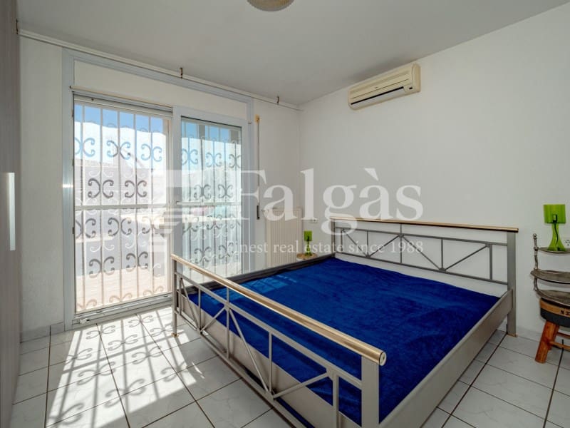 5 bedroom Villa for sale in Empuriabrava with pool garage - € 1,090,000 (Ref: 9437791)