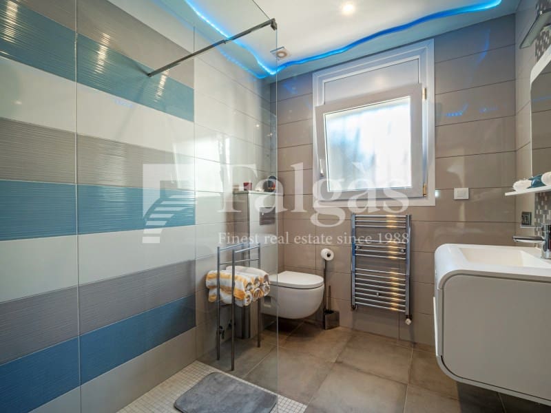 5 bedroom Villa for sale in Empuriabrava with pool garage - € 1,090,000 (Ref: 9437791)