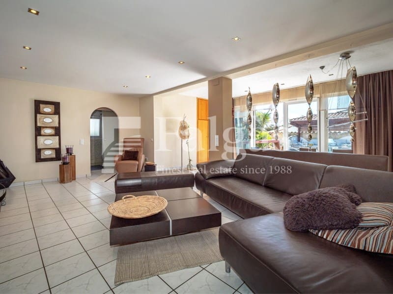 5 bedroom Villa for sale in Empuriabrava with pool garage - € 1,090,000 (Ref: 9437791)