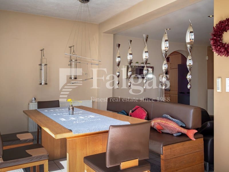 5 bedroom Villa for sale in Empuriabrava with pool garage - € 1,090,000 (Ref: 9437791)