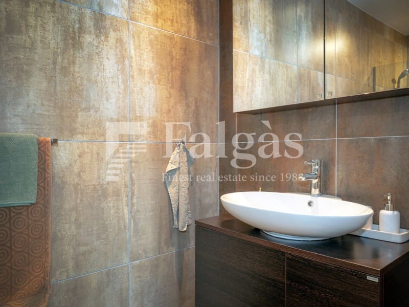 5 bedroom Villa for sale in Empuriabrava with pool garage - € 1,090,000 (Ref: 9437791)