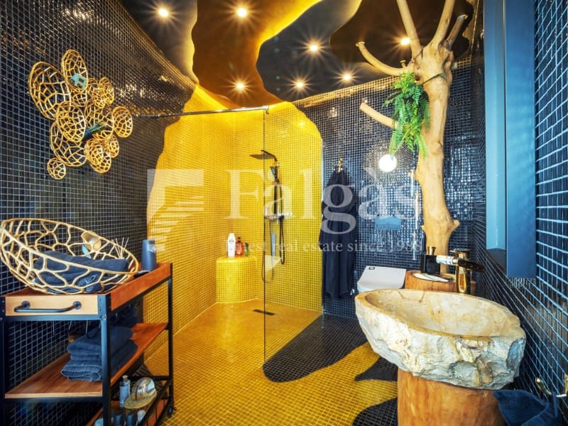 5 bedroom Villa for sale in Empuriabrava with pool garage - € 1,090,000 (Ref: 9437791)