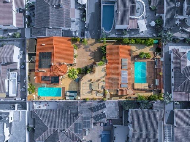 5 sovrum Villa till salu i Empuriabrava, Castelló d'Empúries med pool garage - 1 090 000 € (Ref: 9437791)