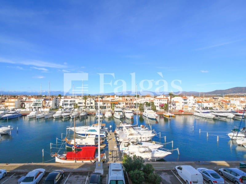 4 chambre Appartement à vendre à Empuriabrava avec garage - 480 000 € (Ref: 9446666)