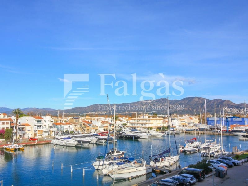 4 chambre Appartement à vendre à Empuriabrava avec garage - 480 000 € (Ref: 9446666)