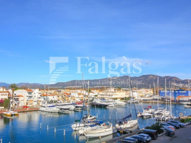 4 makuuhuone Huoneisto myytävänä paikassa Empuriabrava, Castelló d'Empúries mukana 
autotalli - 480 000 € (Ref: 9446666)