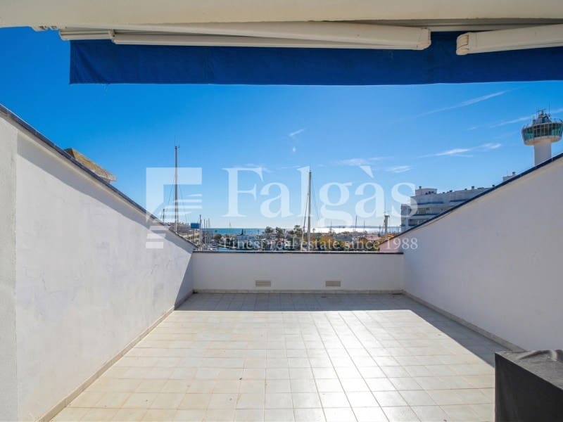 4 bedroom Flat for sale in Empuriabrava with garage - € 480,000 (Ref: 9446666)