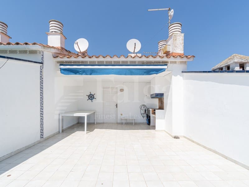 Piso de 4 habitaciones en Empuriabrava en venta con garaje - 485.000 € (Ref: 9446666)