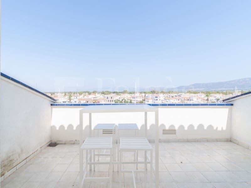 Piso de 4 habitaciones en Empuriabrava en venta con garaje - 485.000 € (Ref: 9446666)