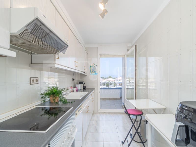 Piso de 4 habitaciones en Empuriabrava en venta con garaje - 485.000 € (Ref: 9446666)