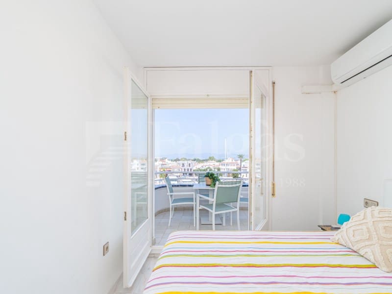 Piso de 4 habitaciones en Empuriabrava en venta con garaje - 485.000 € (Ref: 9446666)