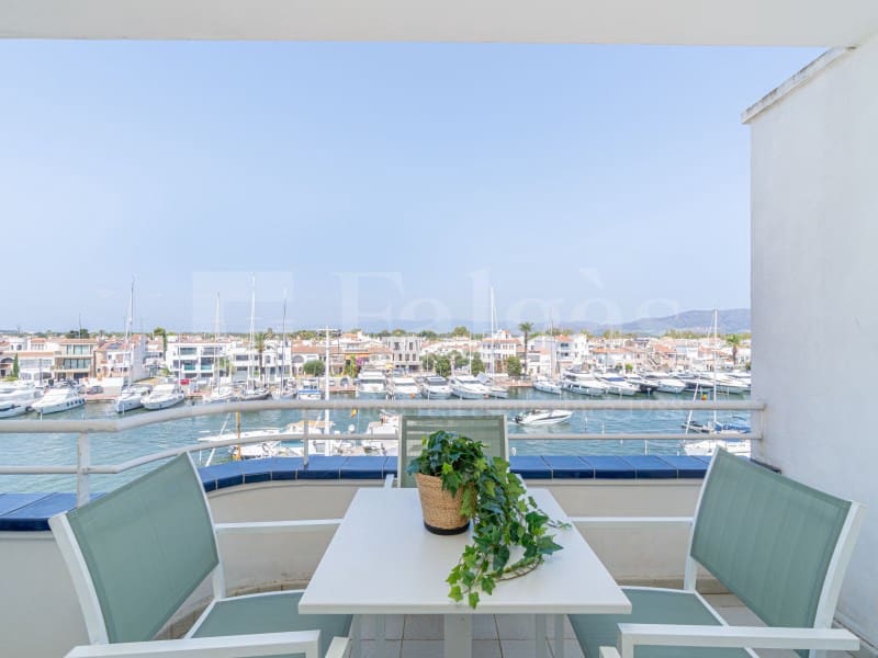 Piso de 4 habitaciones en Empuriabrava en venta con garaje - 485.000 € (Ref: 9446666)