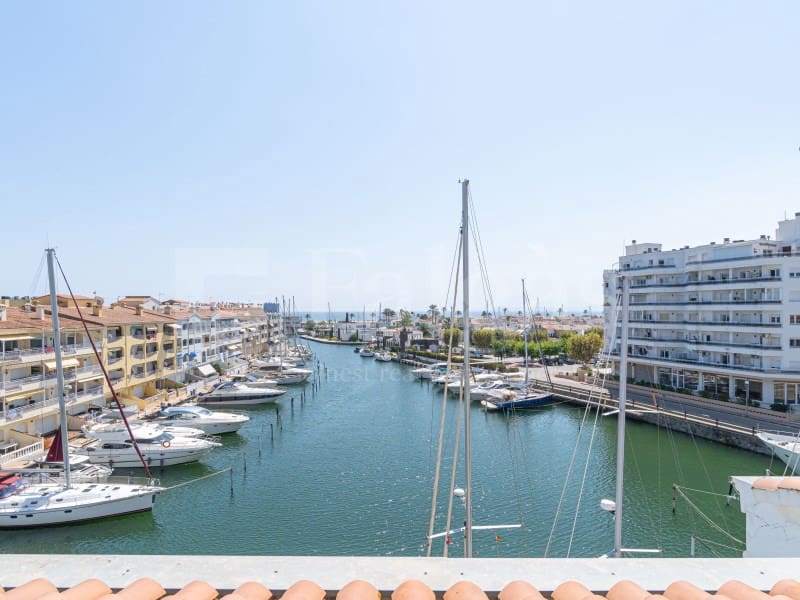 Piso de 4 habitaciones en Empuriabrava en venta con garaje - 485.000 € (Ref: 9446666)