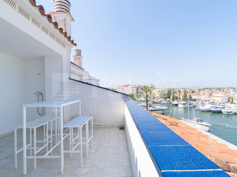 Piso de 4 habitaciones en Empuriabrava en venta con garaje - 485.000 € (Ref: 9446666)