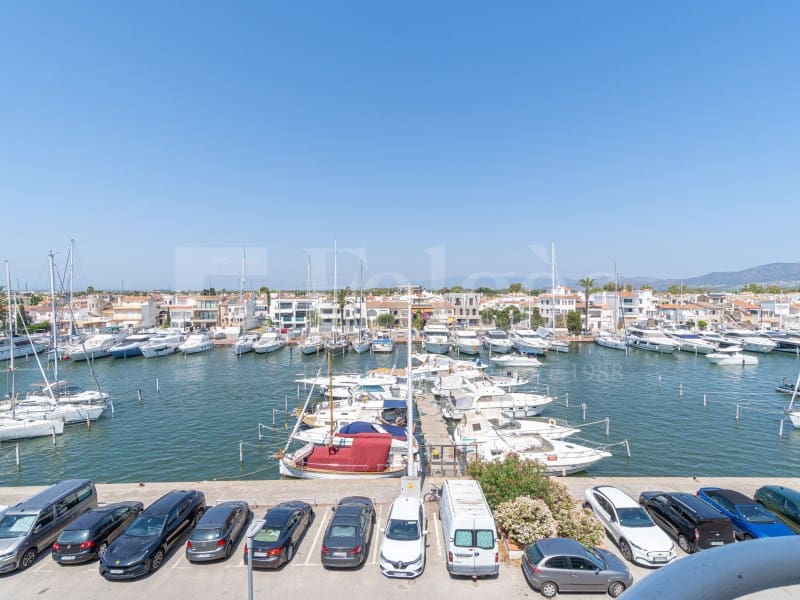 Piso de 4 habitaciones en Empuriabrava en venta con garaje - 485.000 € (Ref: 9446666)