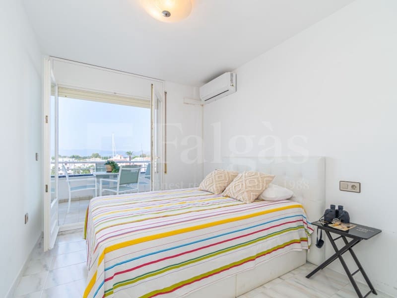 Piso de 4 habitaciones en Empuriabrava en venta con garaje - 485.000 € (Ref: 9446666)