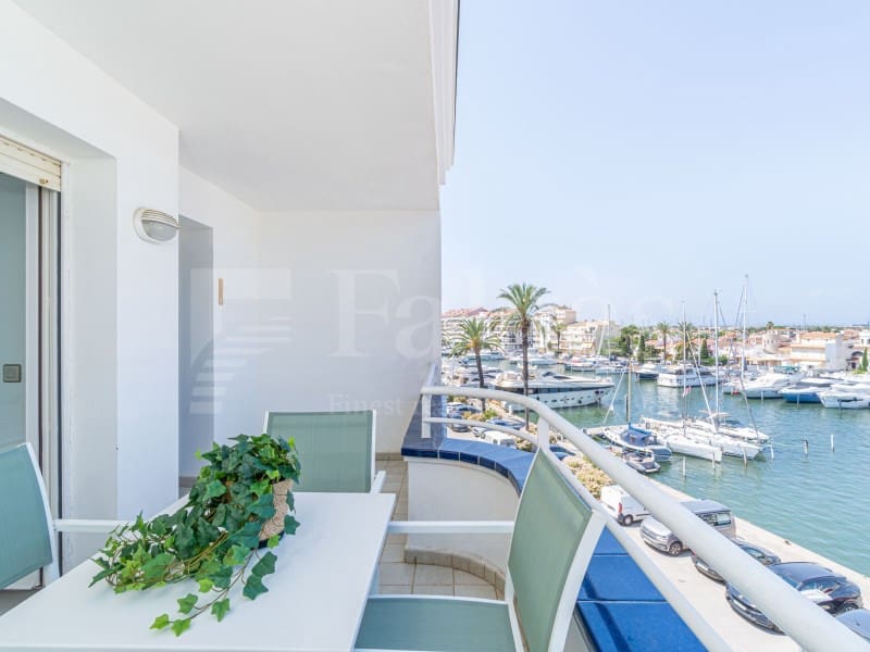 Piso de 4 habitaciones en Empuriabrava en venta con garaje - 485.000 € (Ref: 9446666)