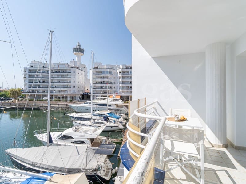 Piso de 4 habitaciones en Empuriabrava en venta con garaje - 485.000 € (Ref: 9446666)