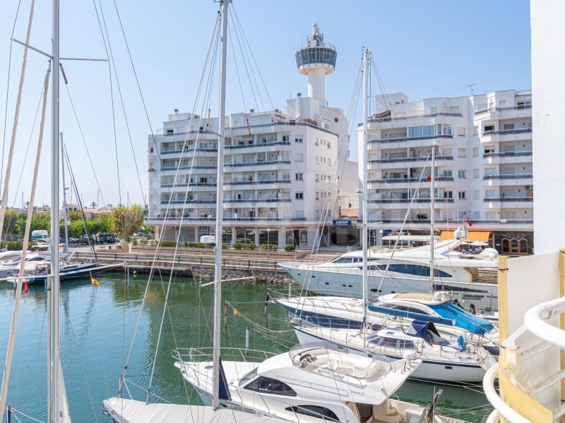 Piso de 4 habitaciones en Empuriabrava en venta con garaje - 485.000 € (Ref: 9446666)