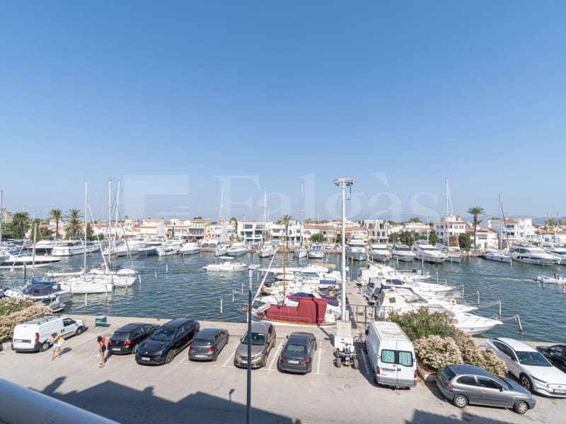 Piso de 4 habitaciones en Empuriabrava en venta con garaje - 485.000 € (Ref: 9446666)