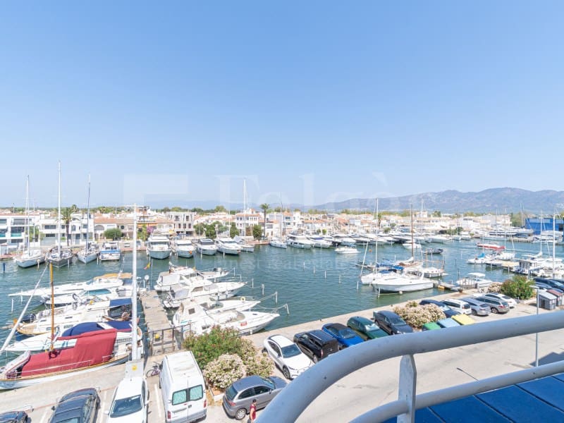 Piso de 4 habitaciones en Empuriabrava en venta con garaje - 485.000 € (Ref: 9446666)