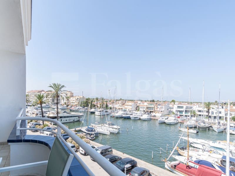 Piso de 4 habitaciones en Empuriabrava en venta con garaje - 485.000 € (Ref: 9446666)