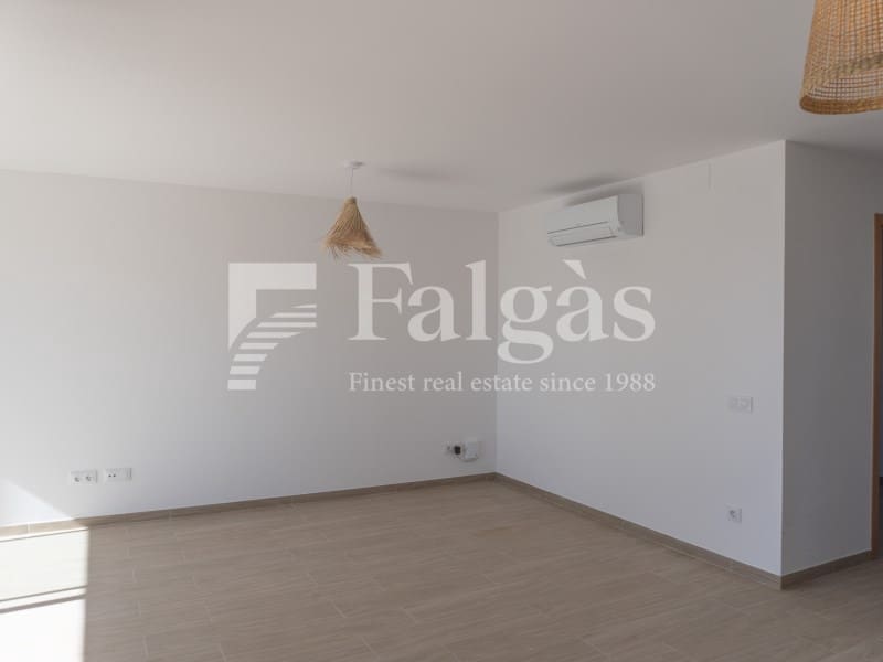 3 bedroom Flat for sale in Empuriabrava with pool - € 495,000 (Ref: 9462063)