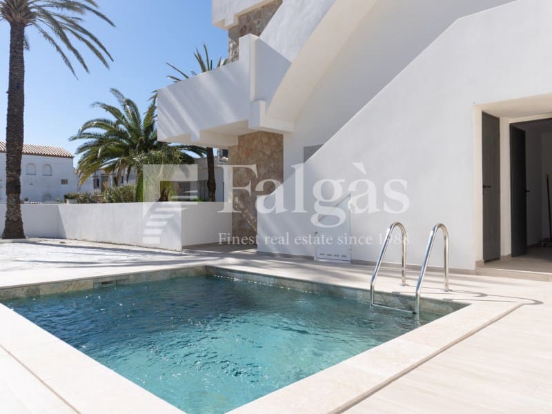 3 bedroom Flat for sale in Empuriabrava with pool - € 495,000 (Ref: 9462063)