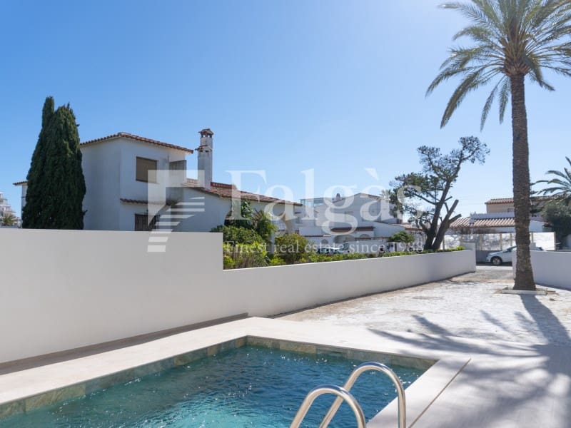 3 bedroom Flat for sale in Empuriabrava with pool - € 495,000 (Ref: 9462063)