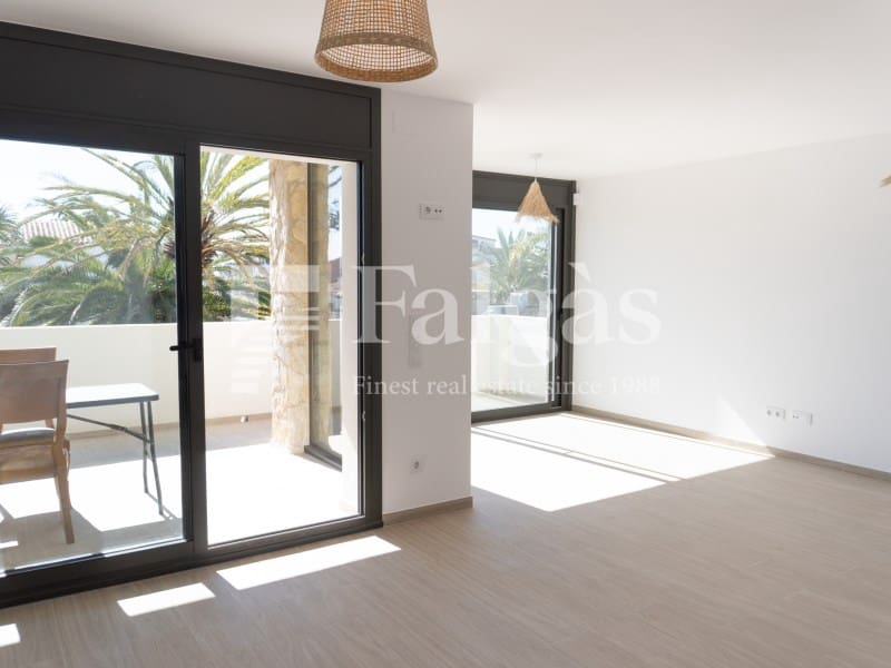 3 bedroom Flat for sale in Empuriabrava with pool - € 495,000 (Ref: 9462063)