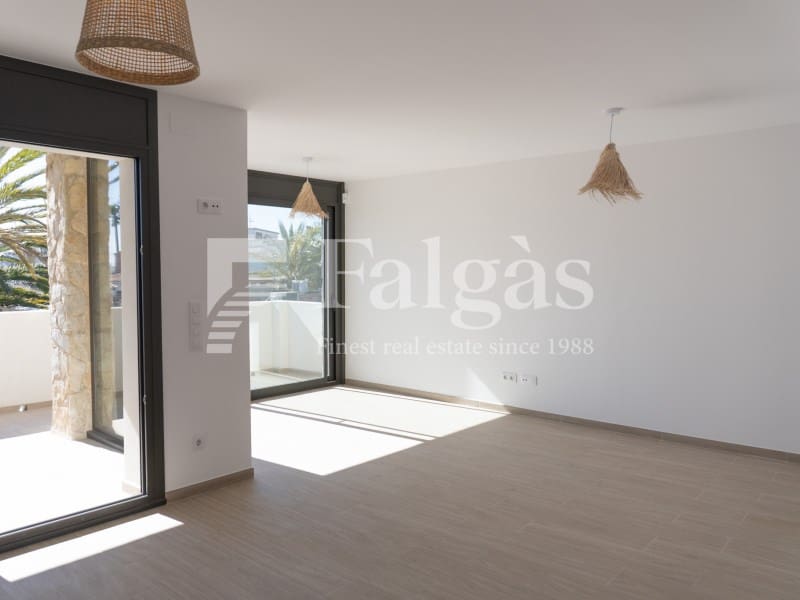 3 bedroom Flat for sale in Empuriabrava with pool - € 495,000 (Ref: 9462063)