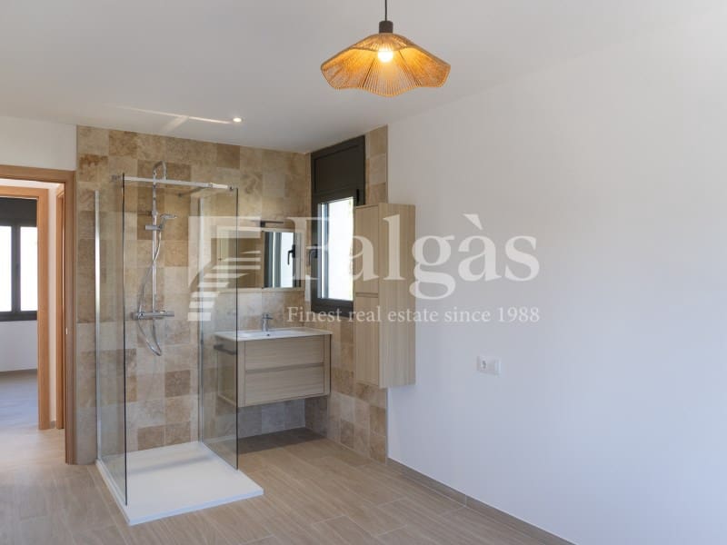 3 bedroom Flat for sale in Empuriabrava with pool - € 495,000 (Ref: 9462063)