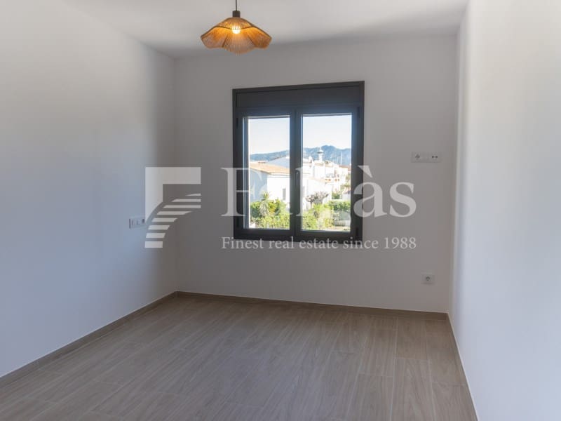 3 bedroom Flat for sale in Empuriabrava with pool - € 495,000 (Ref: 9462063)